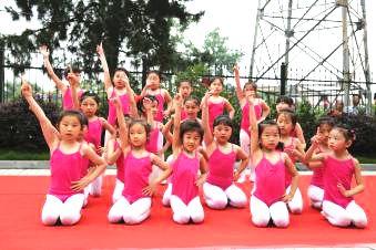 最新幼儿舞蹈展示，欢乐的自然美景探索之旅